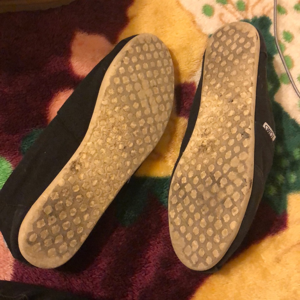 Toms - Picture 2 of 3